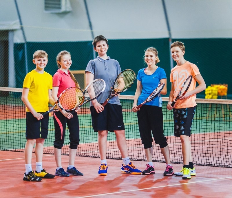 Теннисная 13. Парк малыш Одинцово теннис. Теннис дети. Большой теннис подростки. Большой теннис секция для детей.