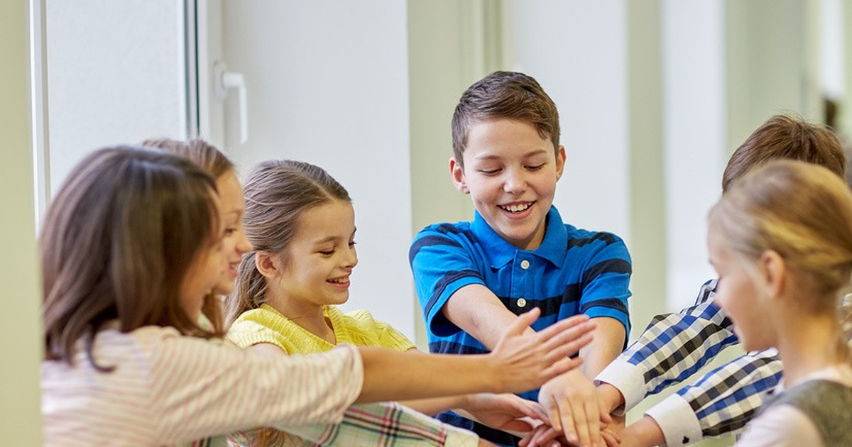 Дети доброжелательные воспитанные. Отношения со сверстниками. Позитивное воспитание. Разные дети. Дружелюбный ребенок.